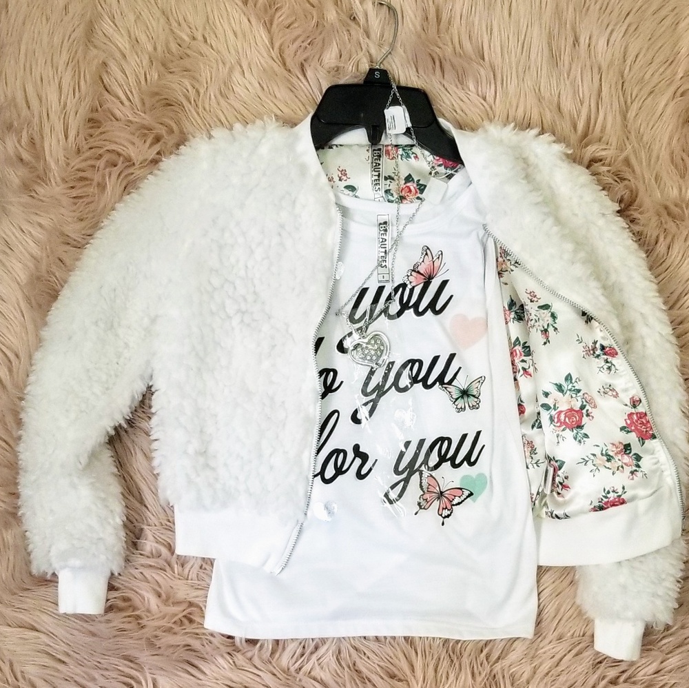 Girls 2 peice sweater set with free necklace